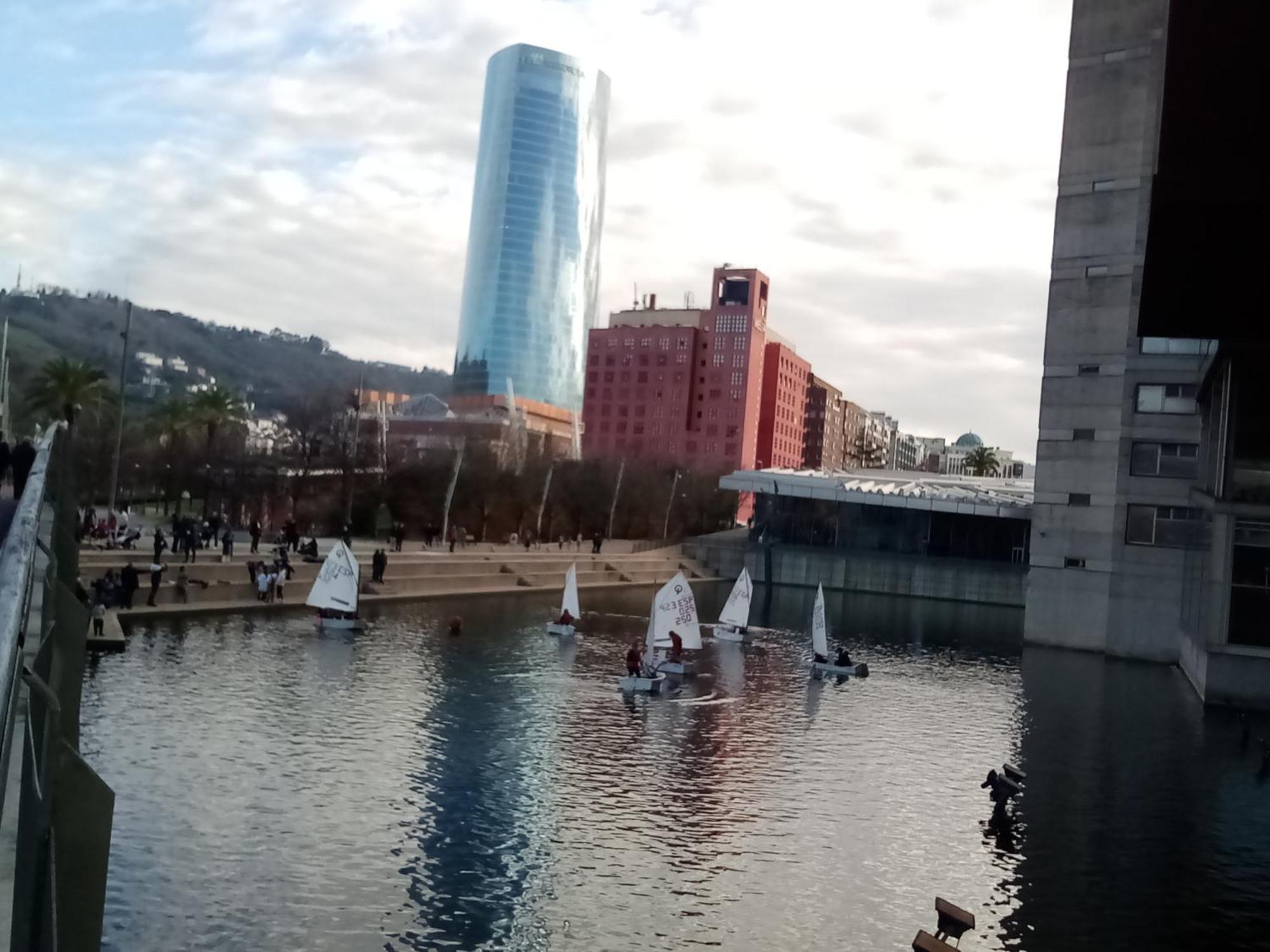 Coqueto Apartamento Frente Al Guggenheim Bilbao Eksteriør bilde
